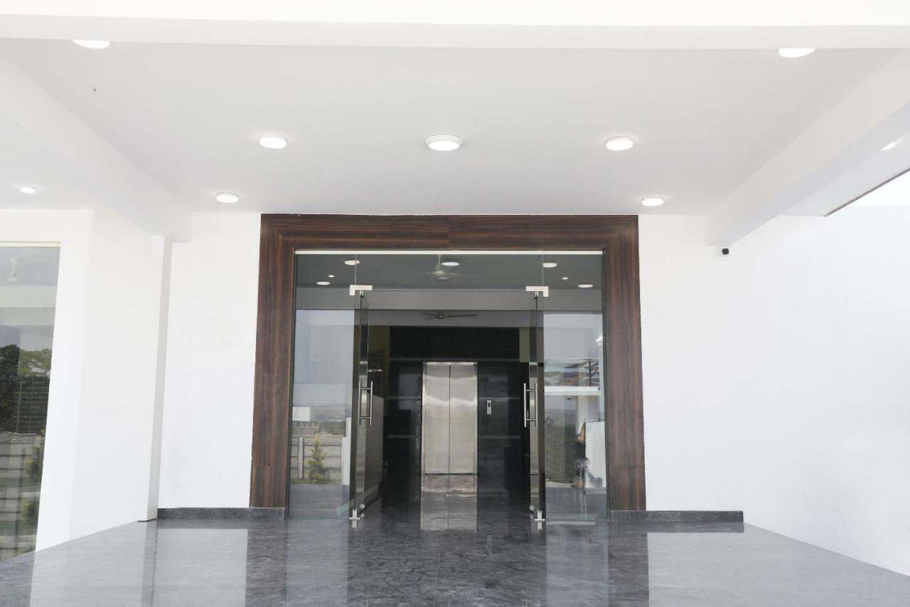 Oyo 33451 Ace Inn Bangalore Bagian luar foto